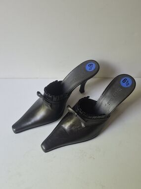 Max de Carlo Black Leather  Pointed-Toe Slip-On Mules